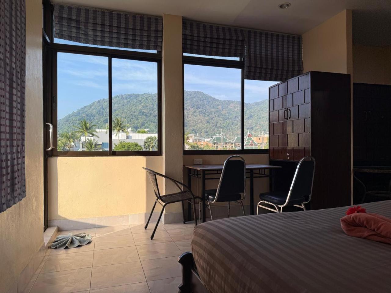 Happy Holidays Hotel Patong Extérieur photo